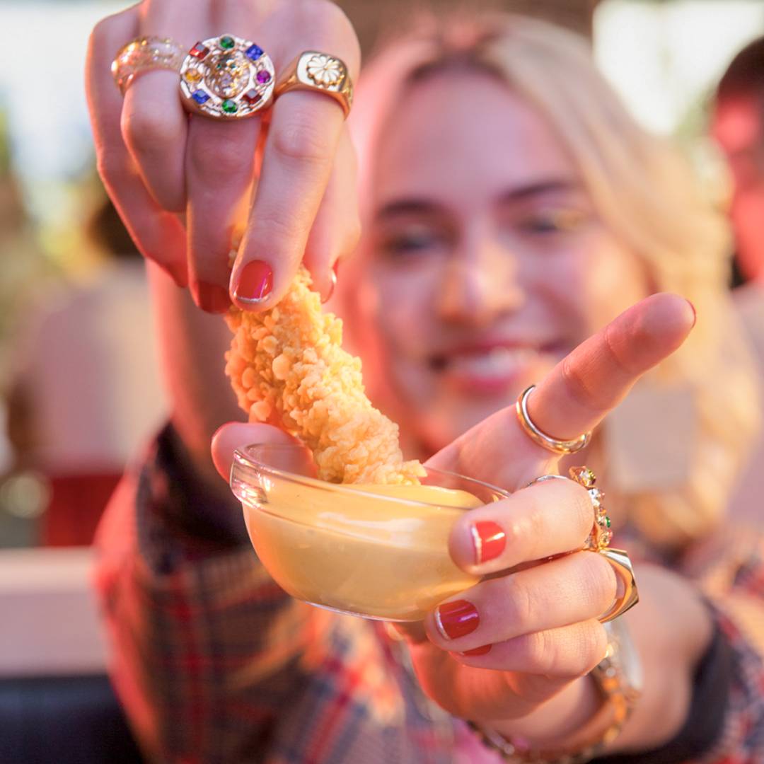 Płynne złoto wraca do KFC! Spróbuj kultowego sosu Kentucky Gold >